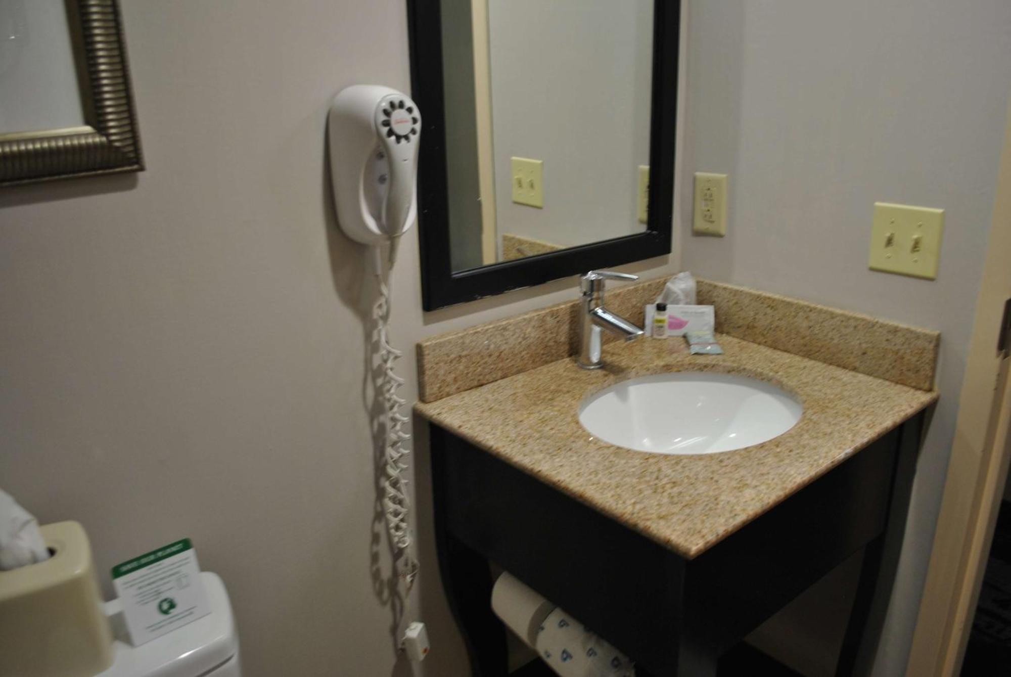 Best Western Owego Inn Екстер'єр фото