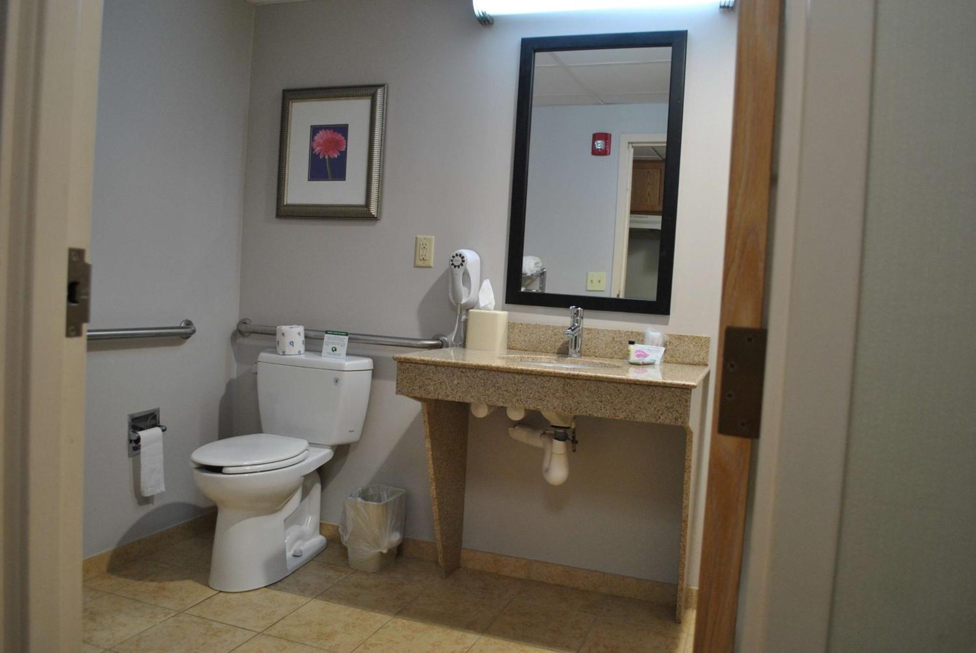 Best Western Owego Inn Екстер'єр фото